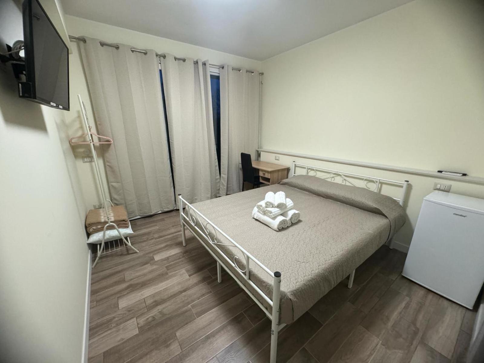 Park 20 Guest House Azzate Extérieur photo